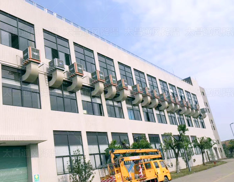 冷風(fēng)機(jī)與工業(yè)大風(fēng)扇有哪些優(yōu)勢特點呢？