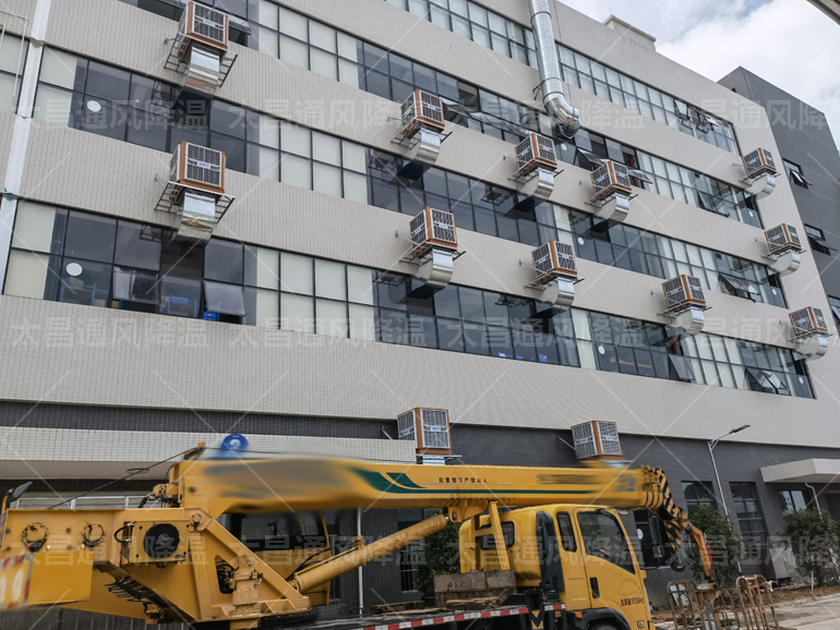 車間悶熱怎么降溫?潤(rùn)東方節(jié)能環(huán)?？照{(diào)解決方案