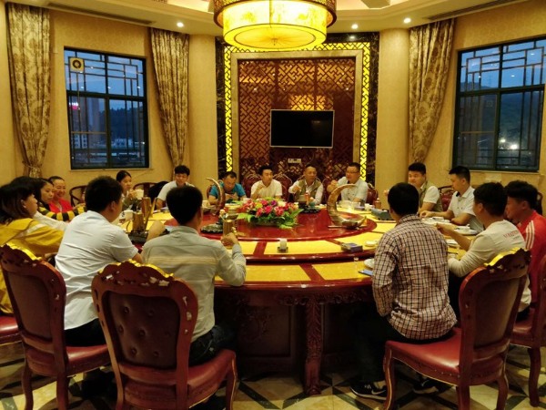 齊心協(xié)力，為公司的未來(lái)再創(chuàng)輝煌！