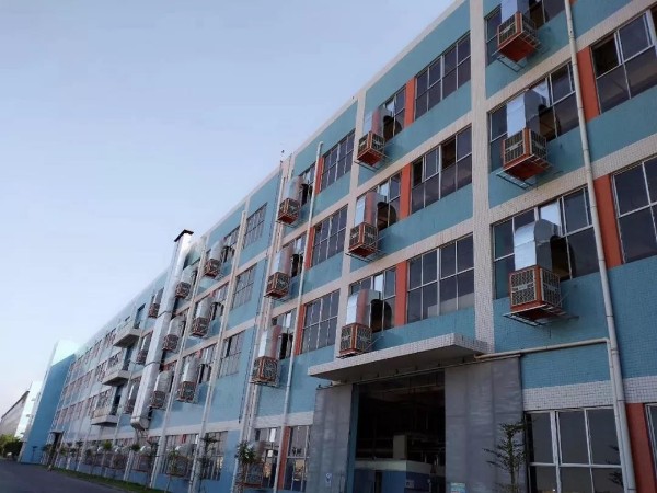 注塑廠降溫方案-潤東方環(huán)?？照{(diào)