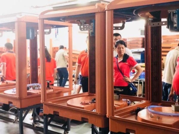 潤東方環(huán)?？照{(diào)|解決廠房降溫通風(fēng)效果好