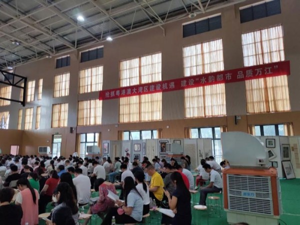 降溫通風(fēng)設(shè)備蒸發(fā)式冷風(fēng)王 移動(dòng)式環(huán)?？照{(diào)的作用