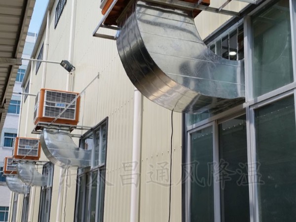 潤東方環(huán)?？照{(diào)又解決一家鋼結(jié)構(gòu)廠房高溫困擾